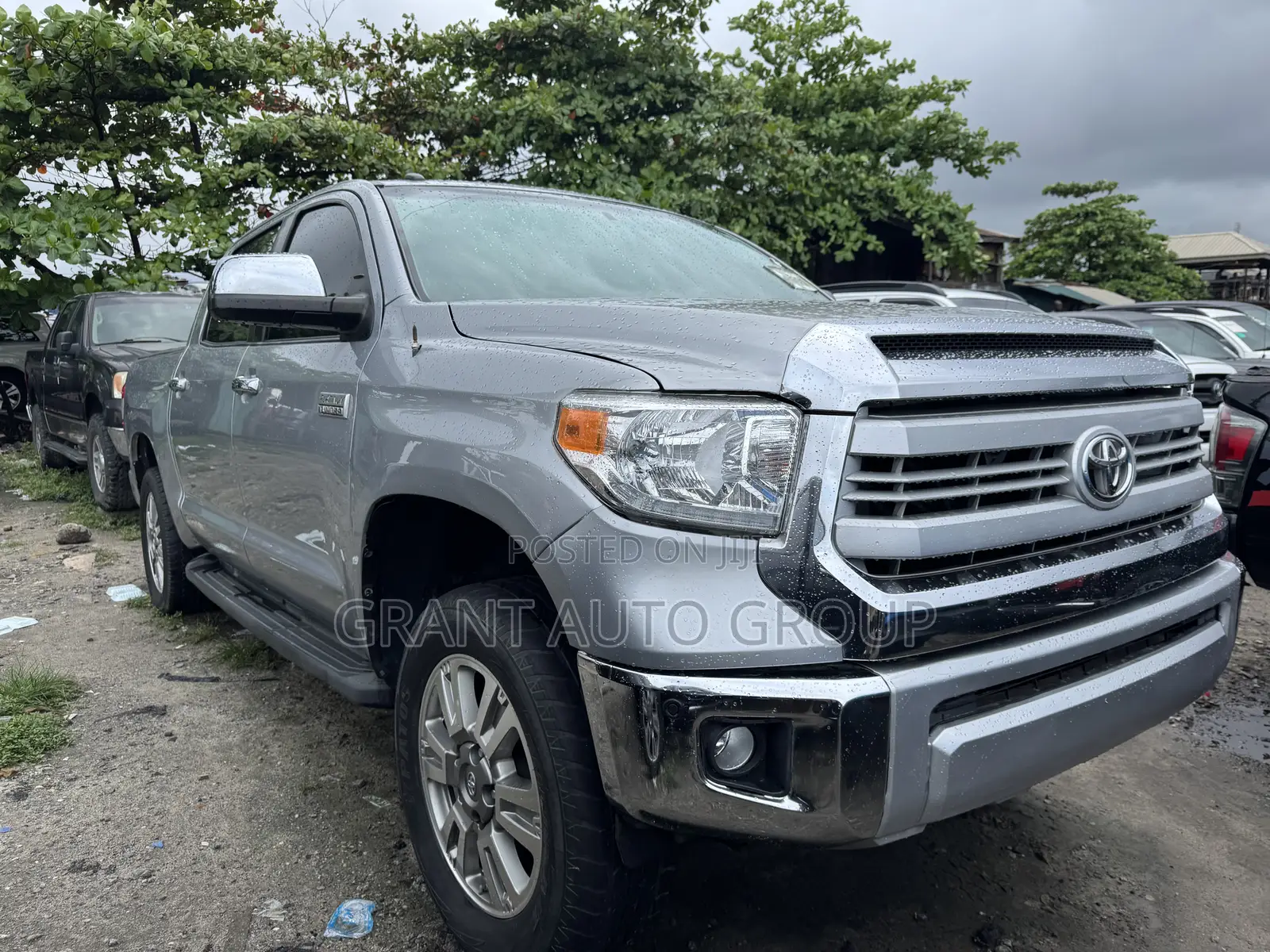 Toyota Tundra Platinum 5.7L V8 4x4 CrewMax 5.6 ft. box 145.7 in. WB