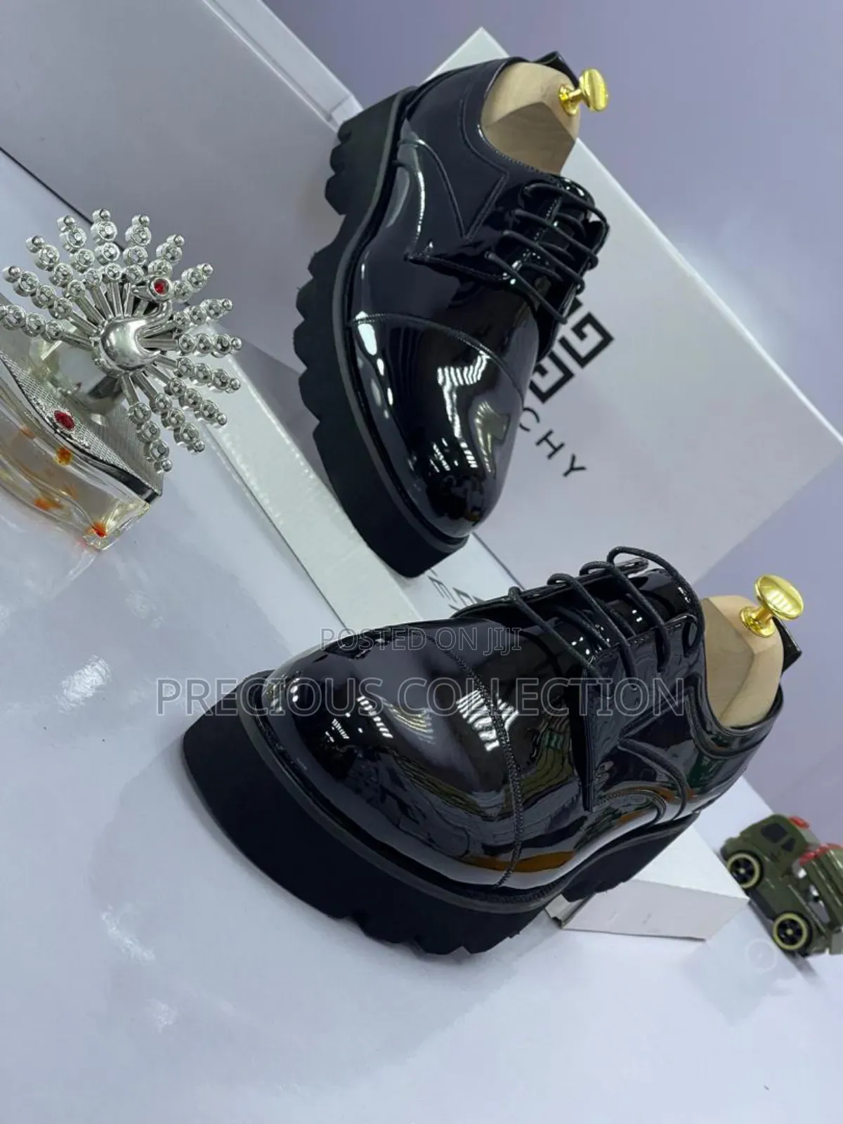 Men's Givenchy Glossy Leather Lace Up Shoe