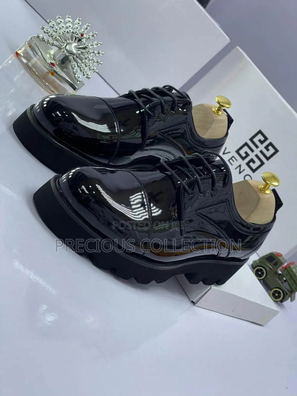 Men's Givenchy Glossy Leather Lace Up Shoe