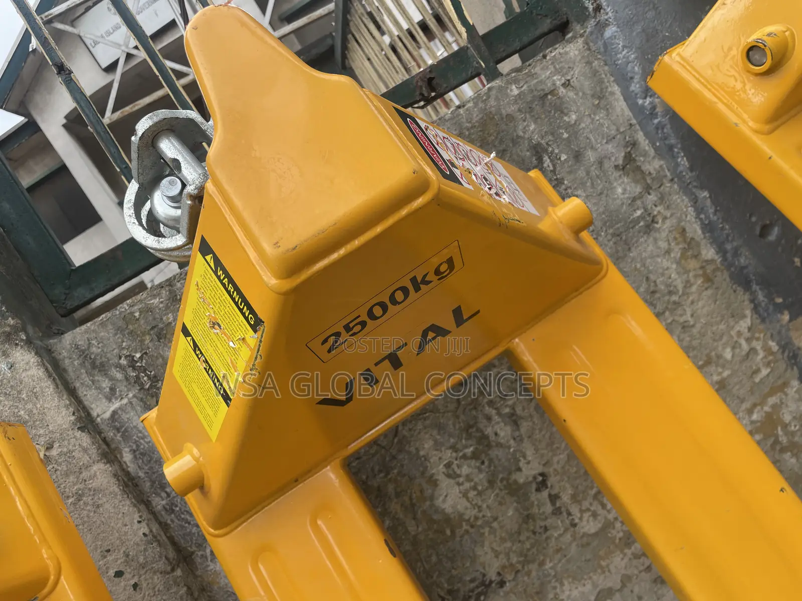 2500kg Vital Hand Pallet Truck