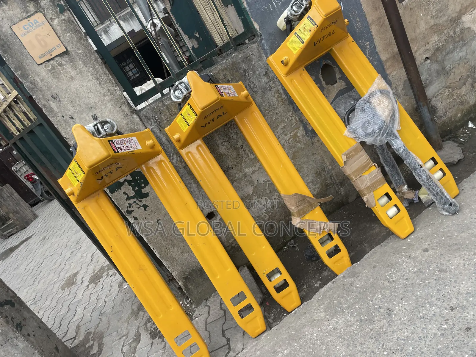 2500kg Vital Hand Pallet Truck