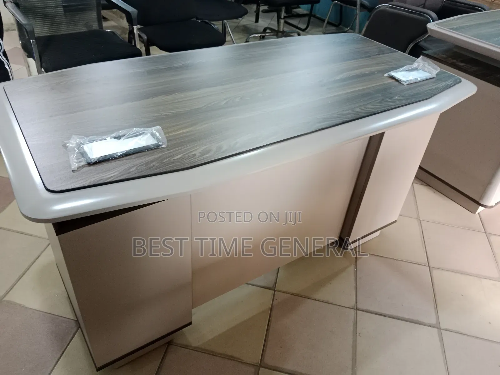 Exclusive Classic Executive Table