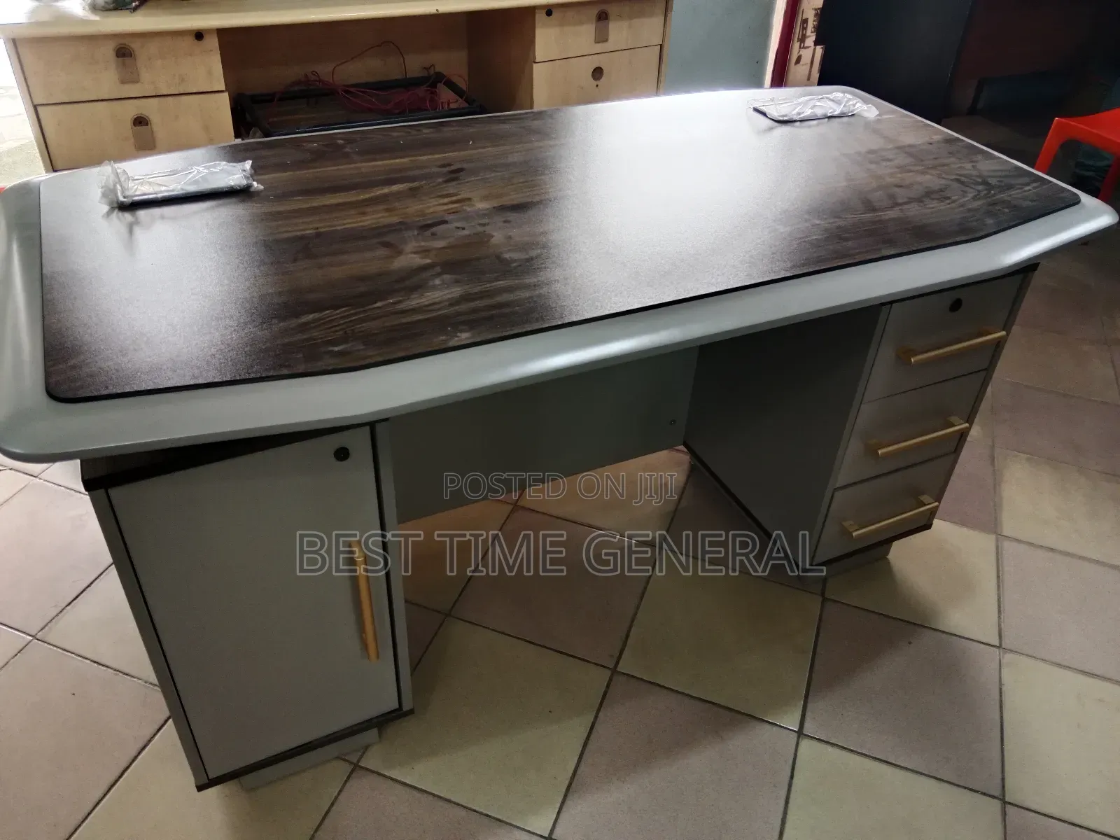 Exclusive Classic Executive Table