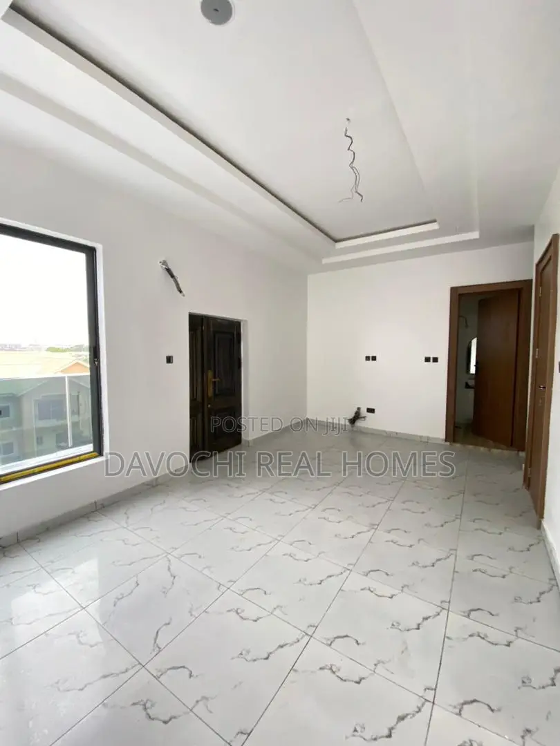 4bdrm Duplex in Lekki Phase 2 for sale