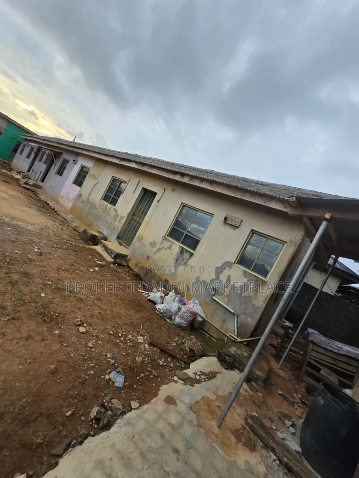 6bdrm Block of Flats in Greenlight Estate, Ayobo for sale