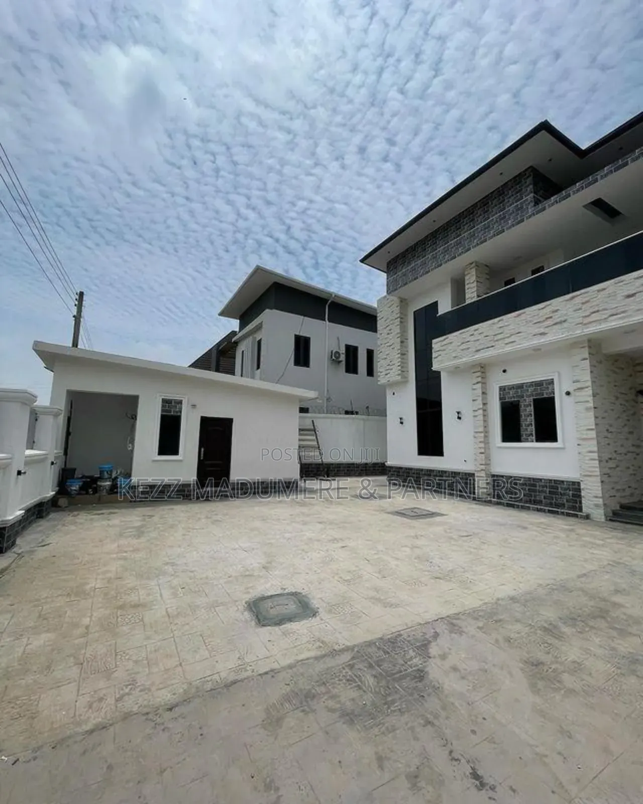 5bdrm Duplex in Apo , Abuja , Fct for sale
