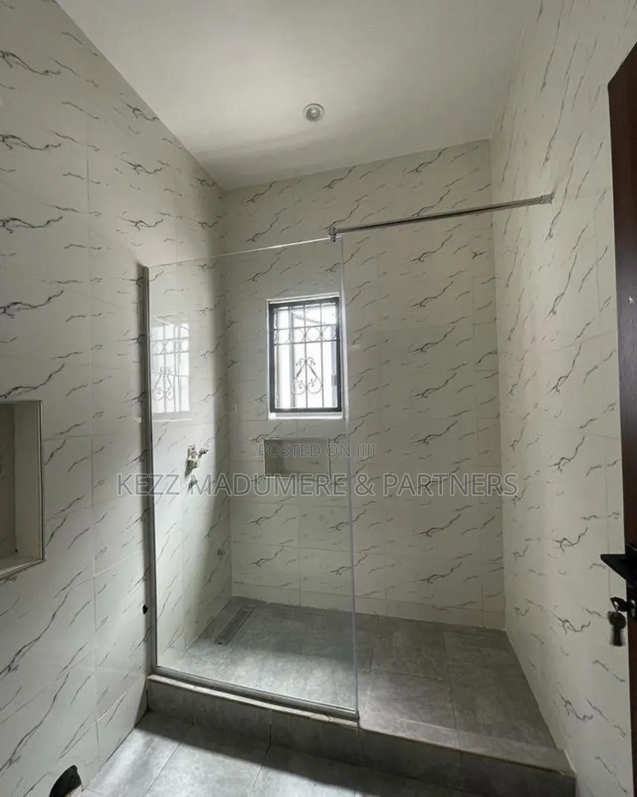 5bdrm Duplex in Apo , Abuja , Fct for sale