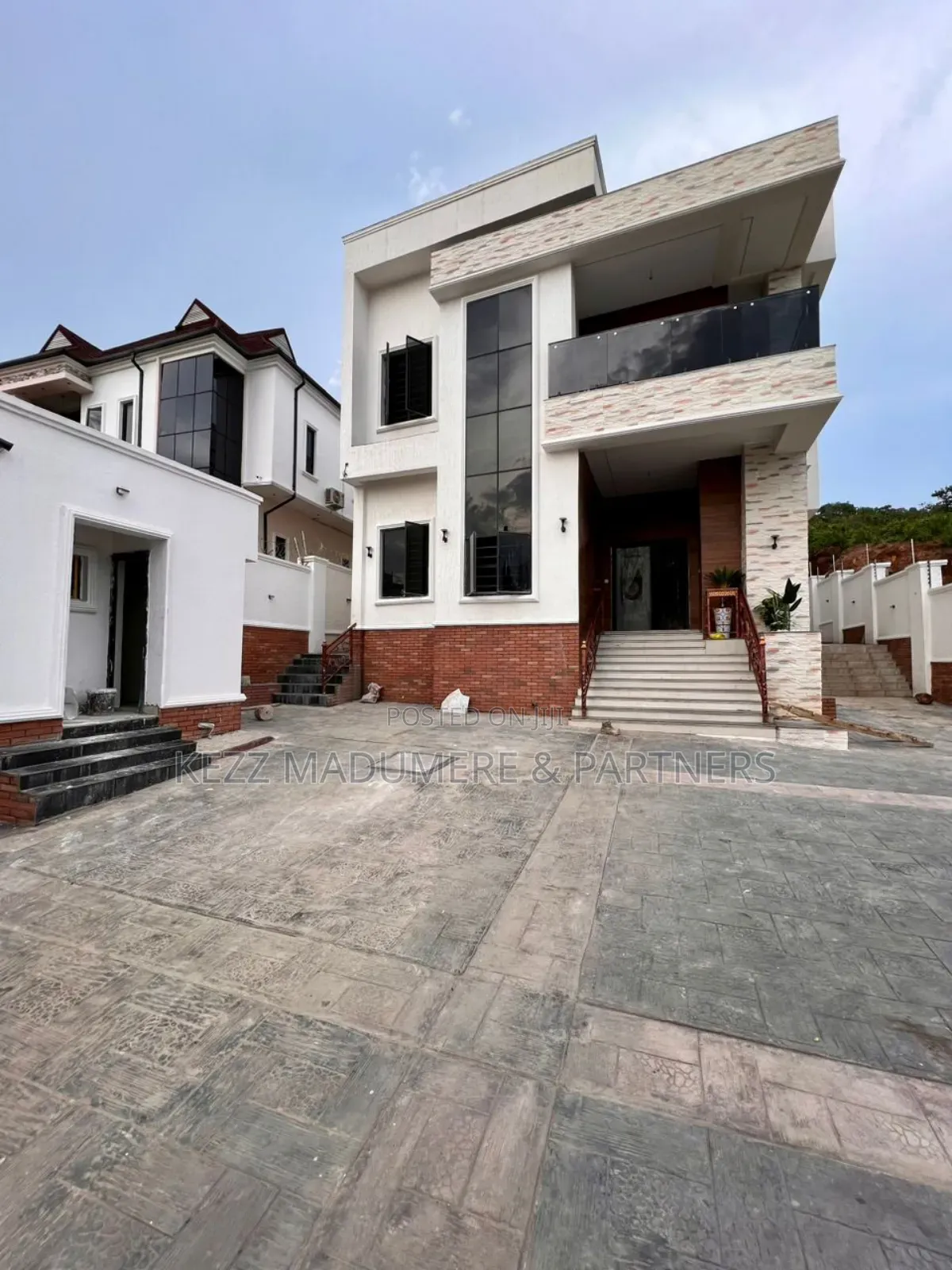 6bdrm Duplex in Apo Resettlement for sale