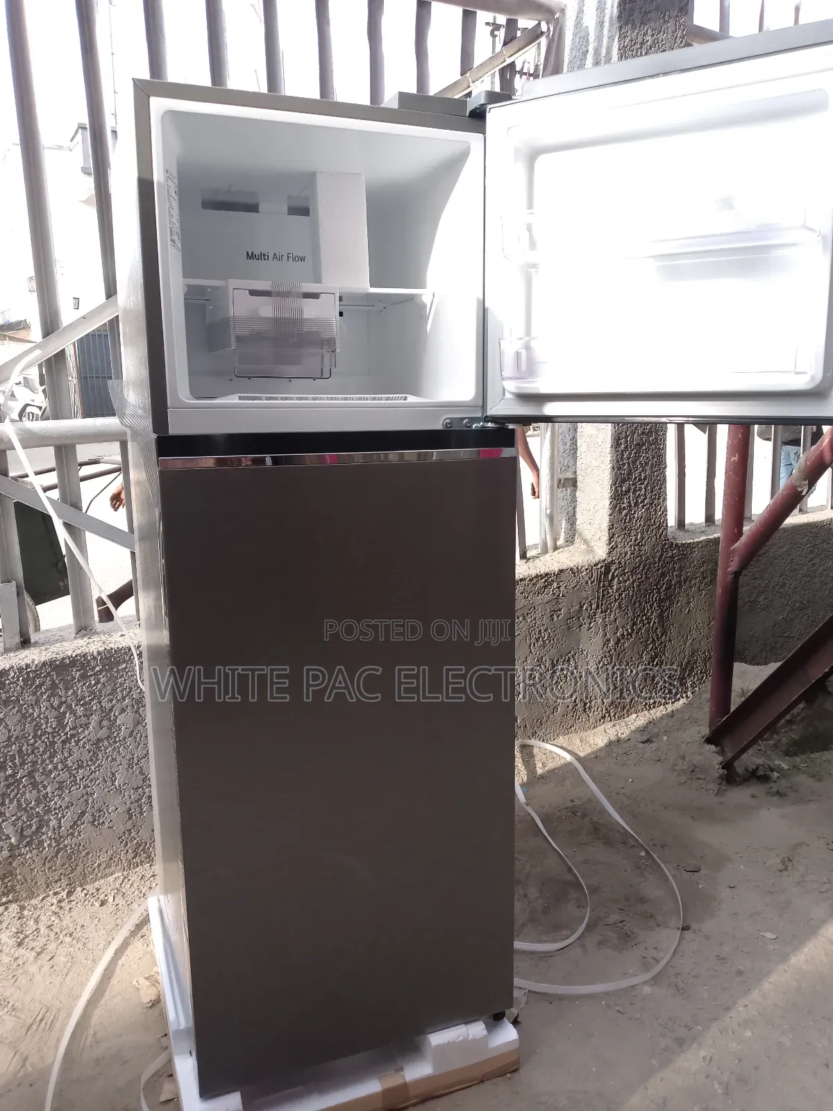 New LG Smart Inverter 272-L Fridge/Freezer Extra Cooling