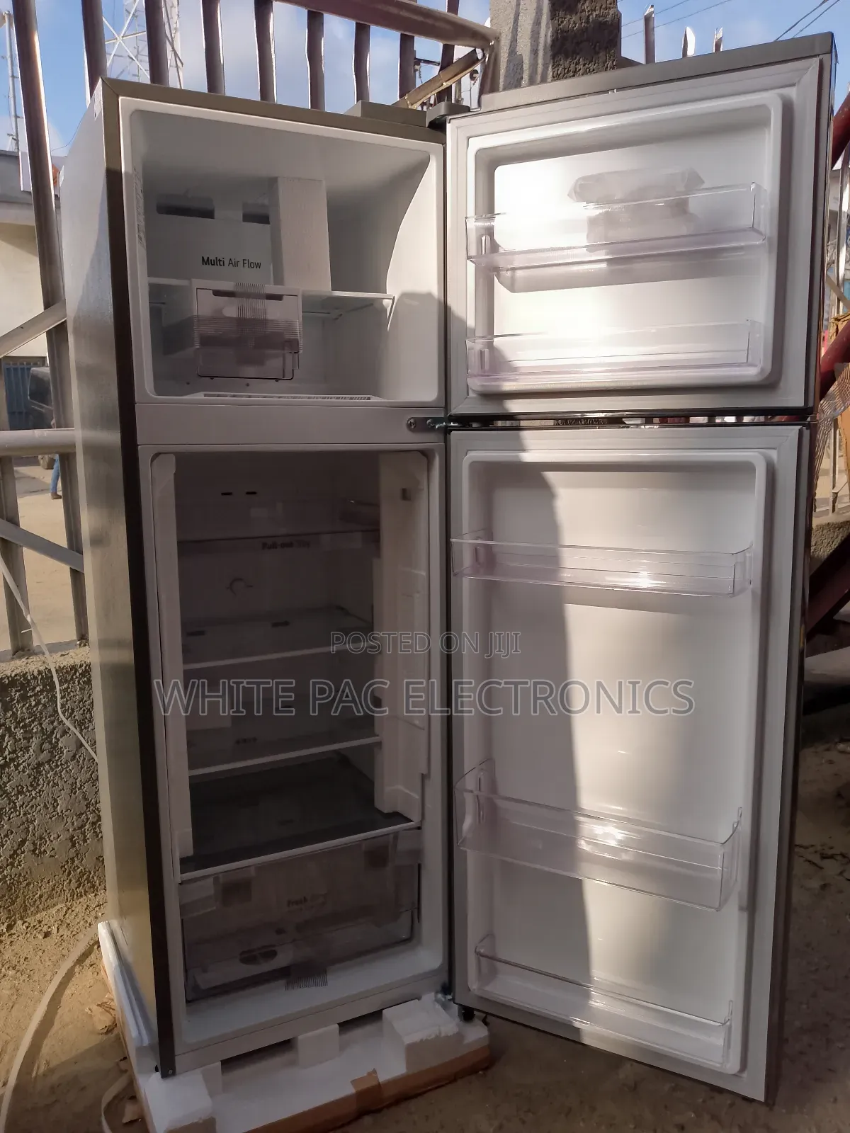 New LG Smart Inverter 272-L Fridge/Freezer Extra Cooling