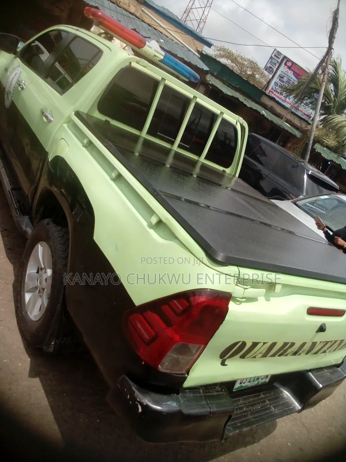 Fiber Folding Back Cover for Toyota Hilux 2019
