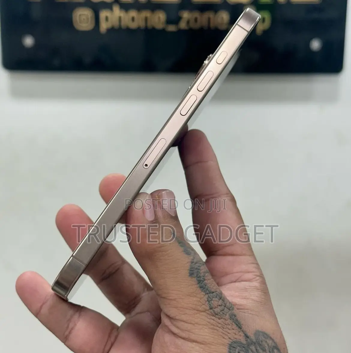 New Apple iPhone 16 Pro Max 256 GB Gold