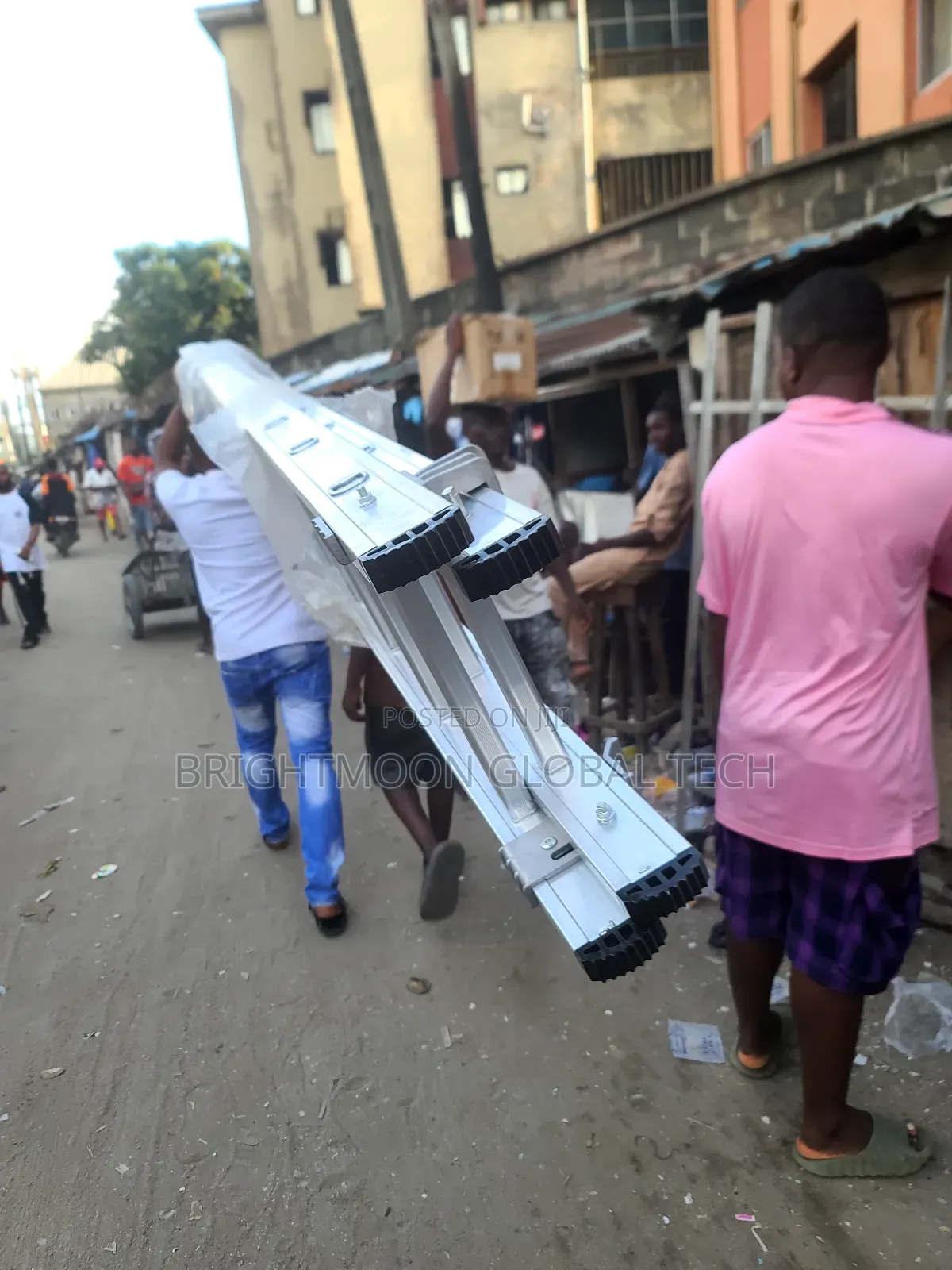 20 by 2 Aluminum Extension Ladder %%100 