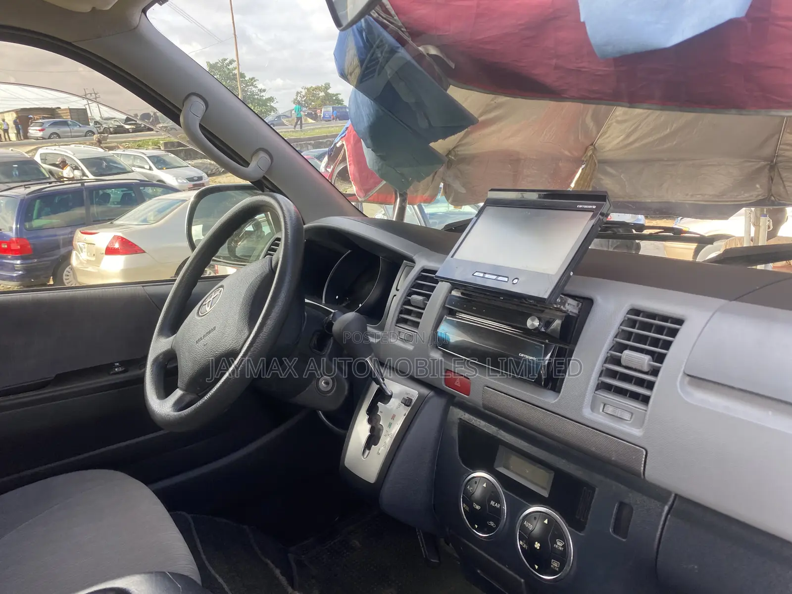 Toyota HiAce 2011 Black