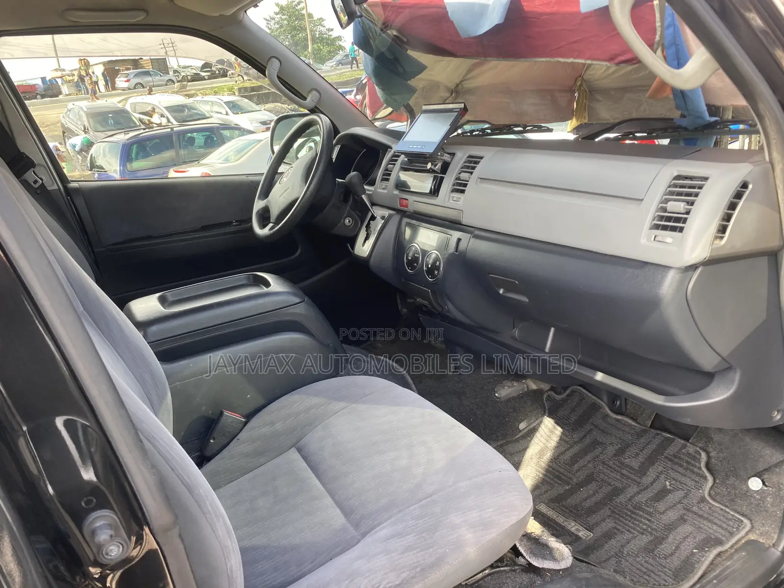 Toyota HiAce 2011 Black
