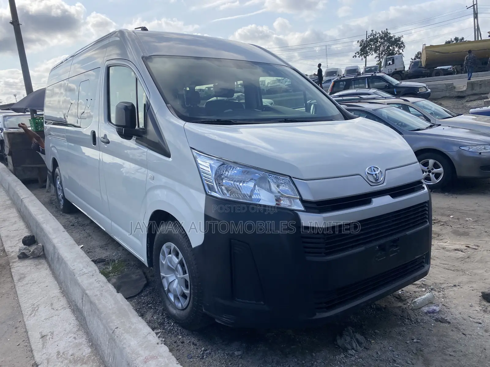 Toyota HiAce 2021 White