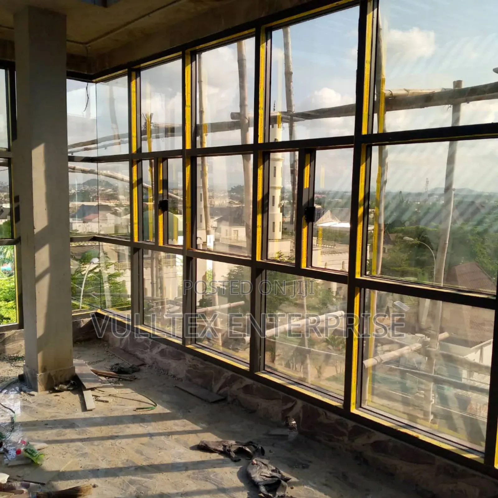 Grey Reflective Glass/Grey Profile Curtain Wall