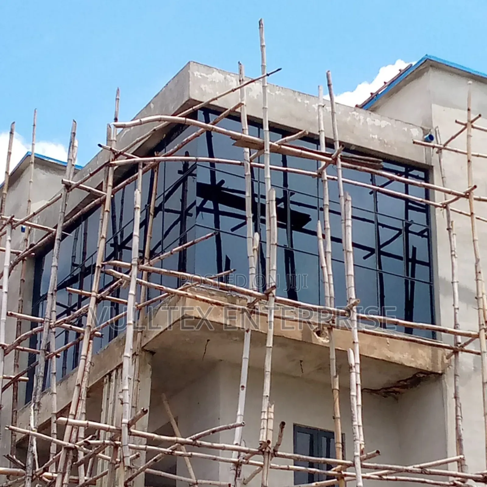Grey Reflective Glass/Grey Profile Curtain Wall
