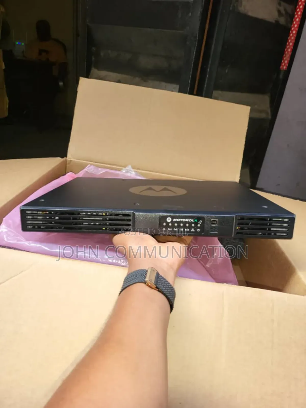 Motorola SLR 5500 VHF Digital Repeater