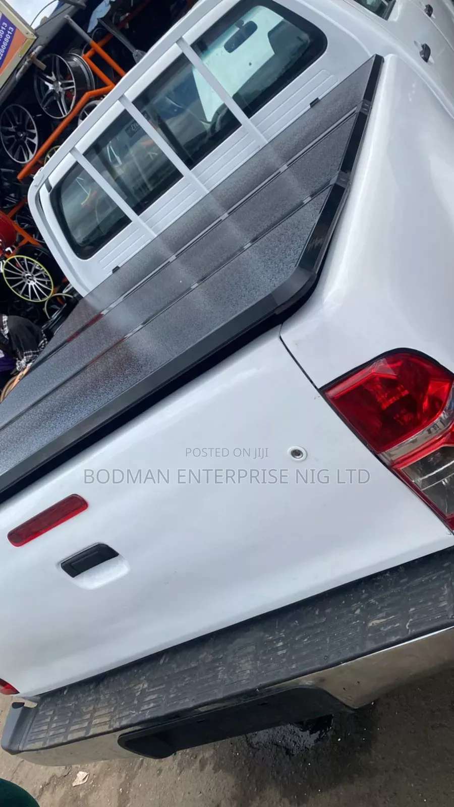 Fiber Cover for Toyota Hilux at _-"'1