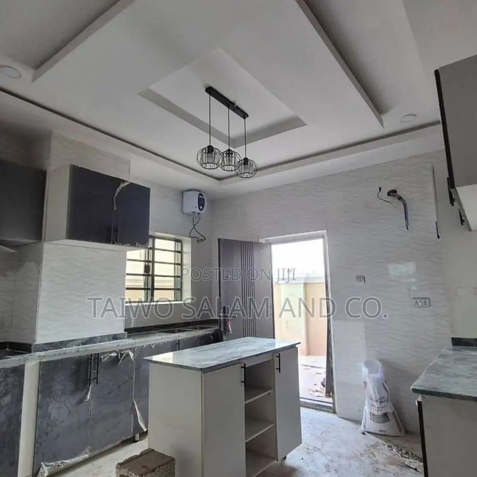 4bdrm Duplex in Akobo for sale