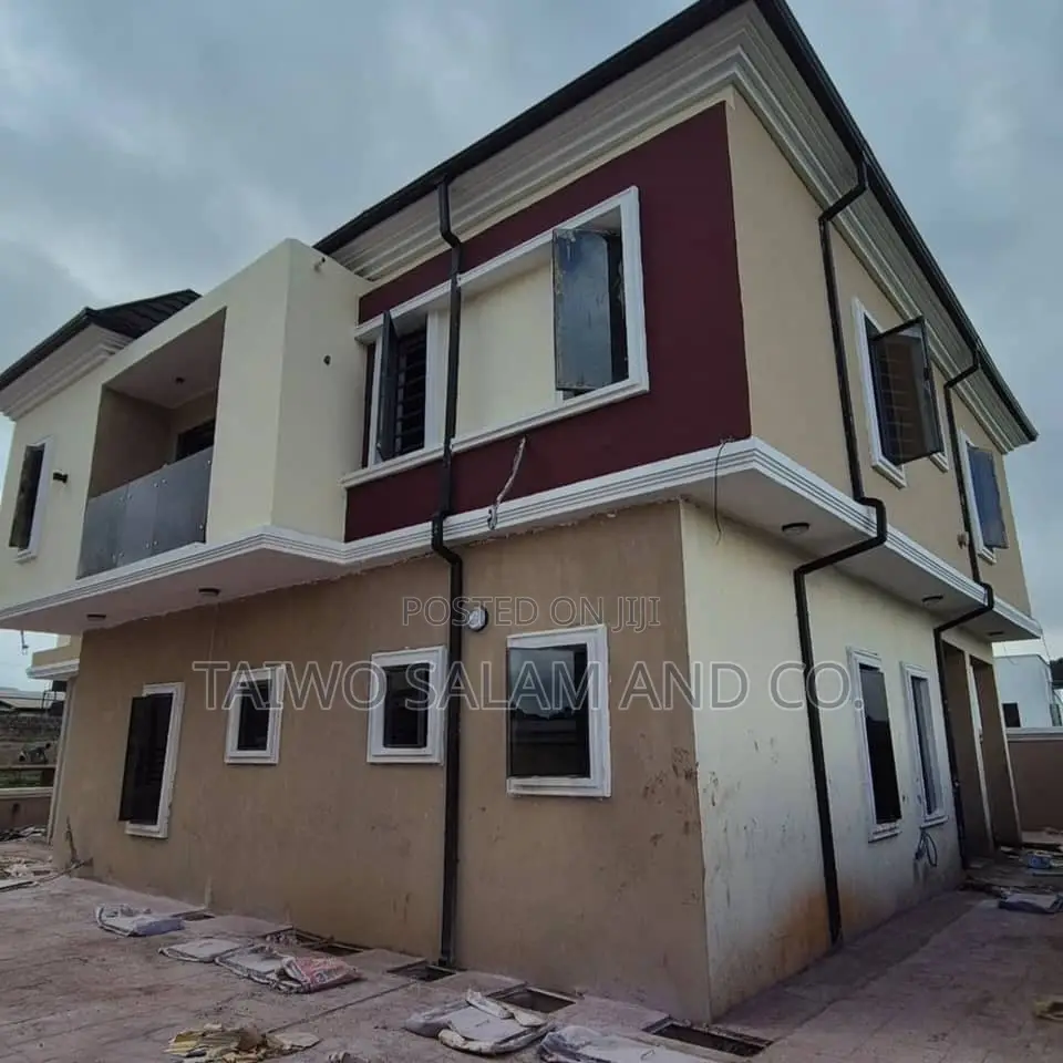4bdrm Duplex in Akobo for sale