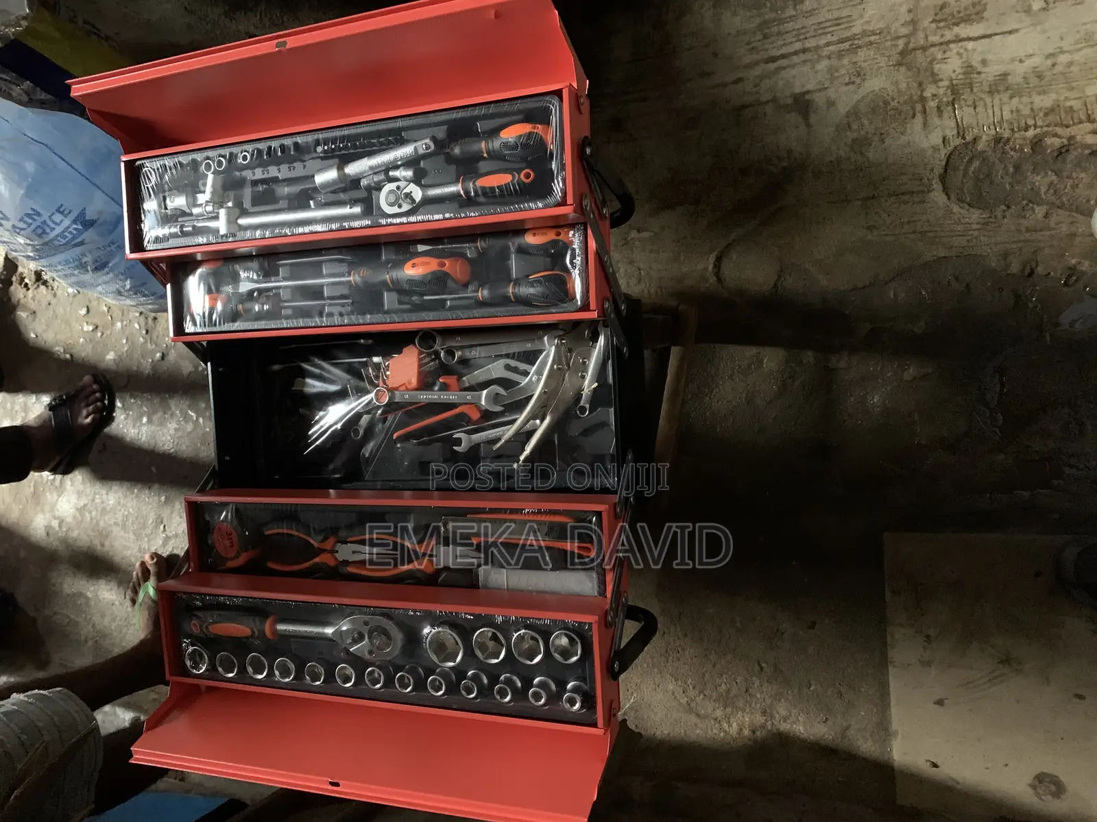 85ps Complete Tools Box Set With 1/2 1/4