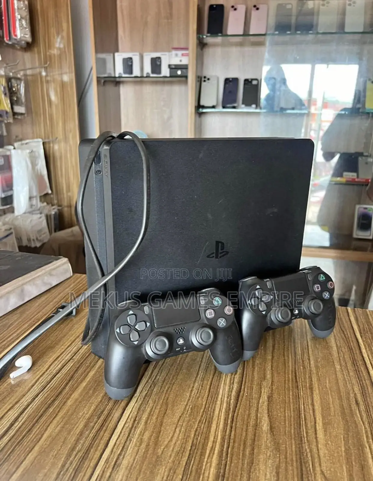 Ps4 Slim + Extra Controller
