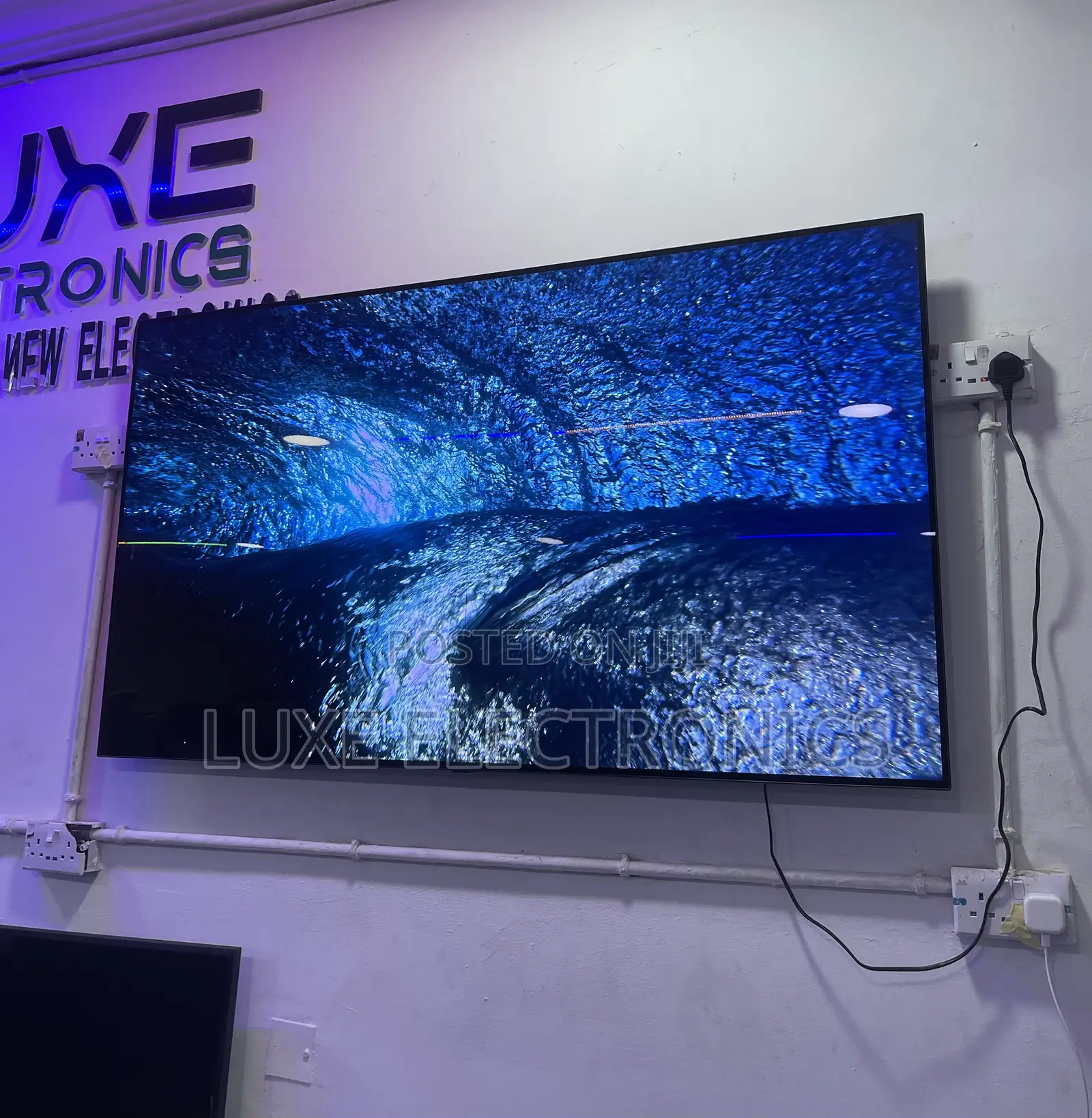 65 Inches LG OLED Evo Gallery Edition 2022 With Faint Line