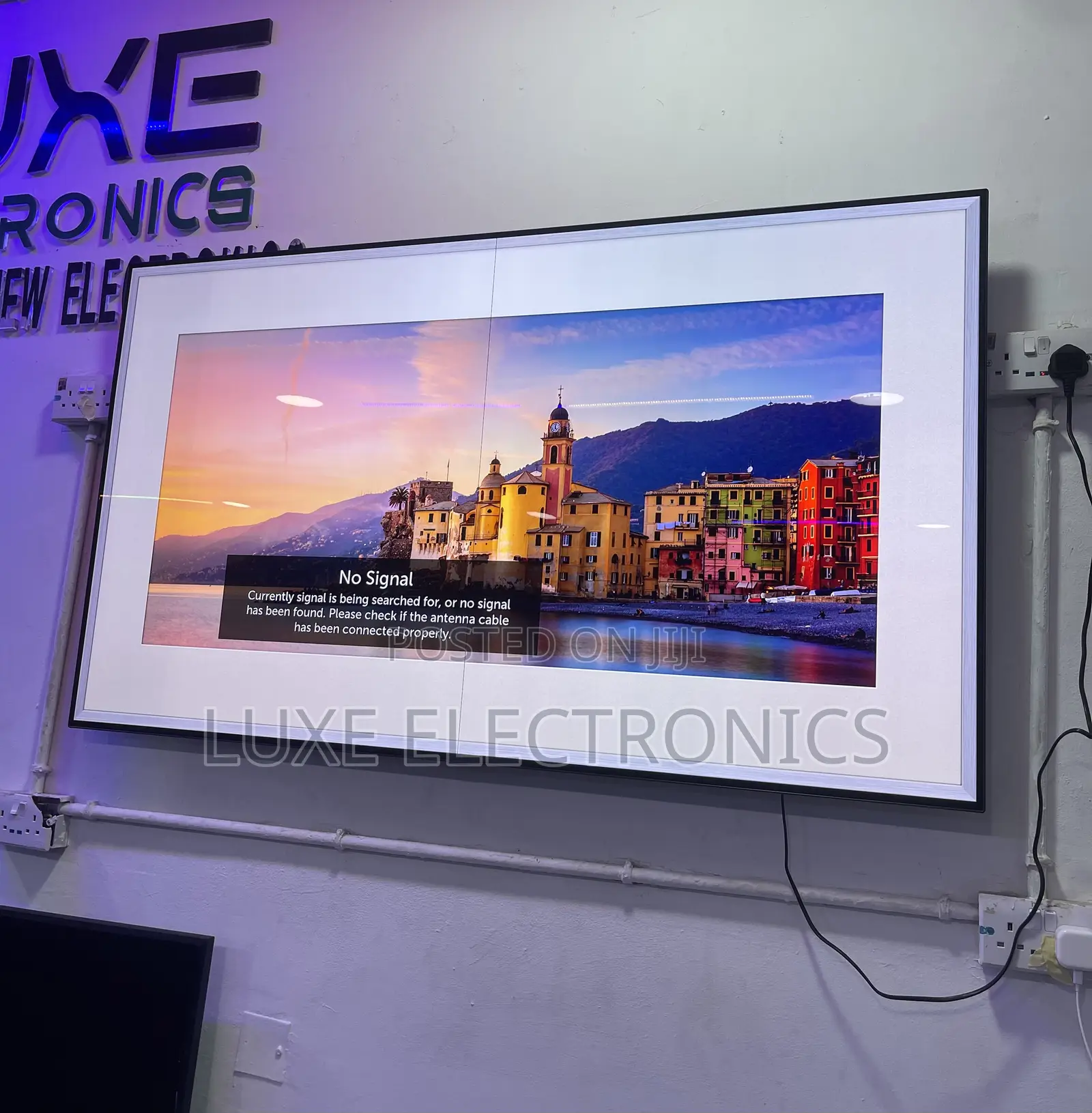 65 Inches LG OLED Evo Gallery Edition 2022 With Faint Line