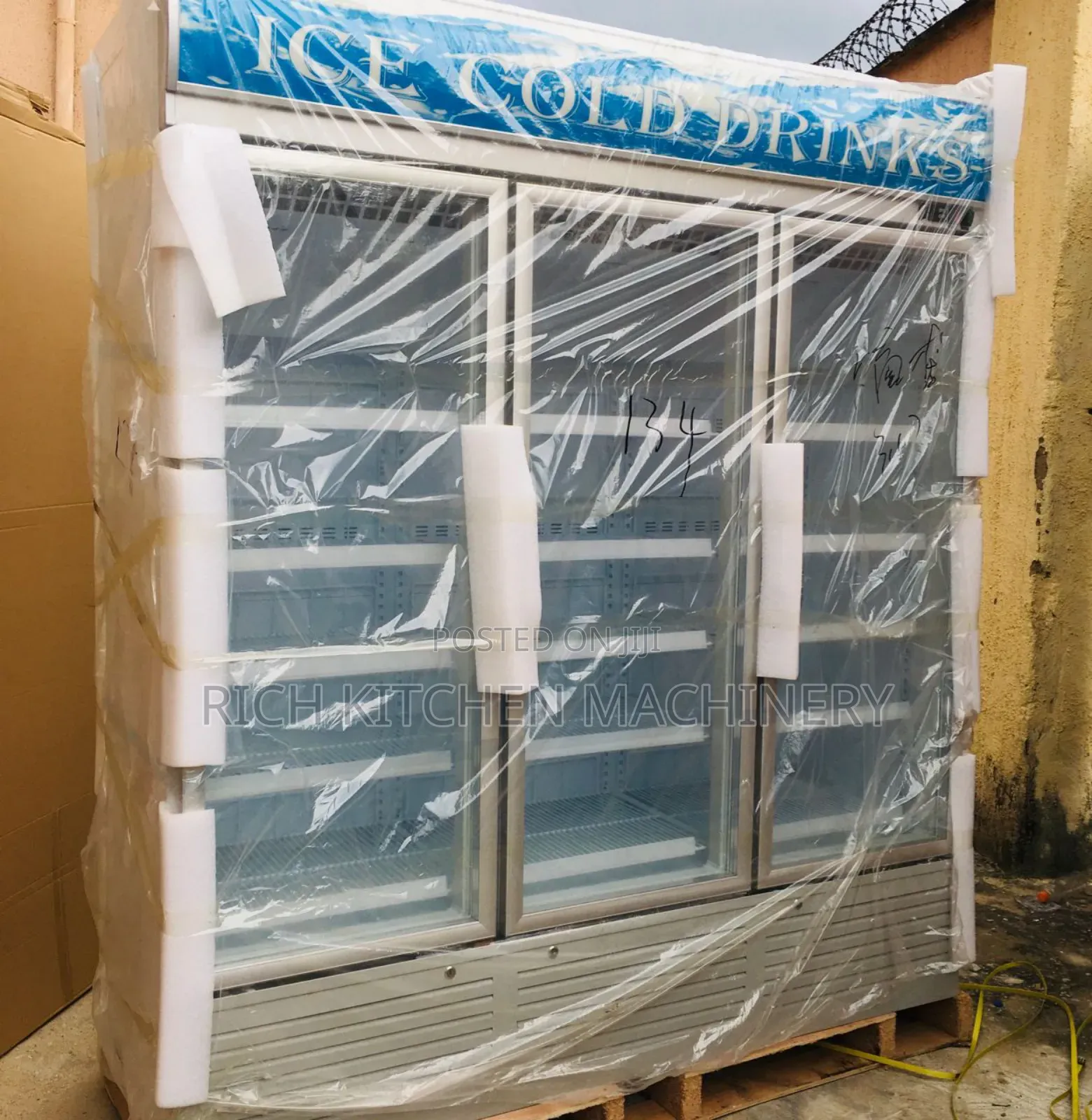 3 Doors Vertical Display Chiller