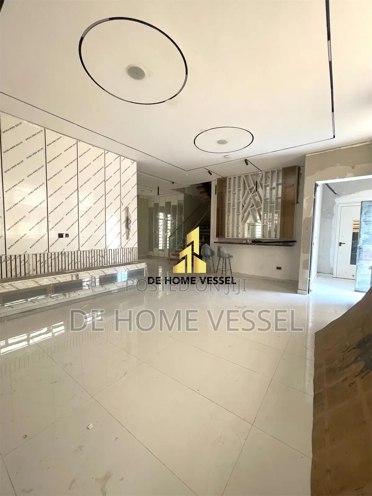 5bdrm Duplex in Chevron for sale
