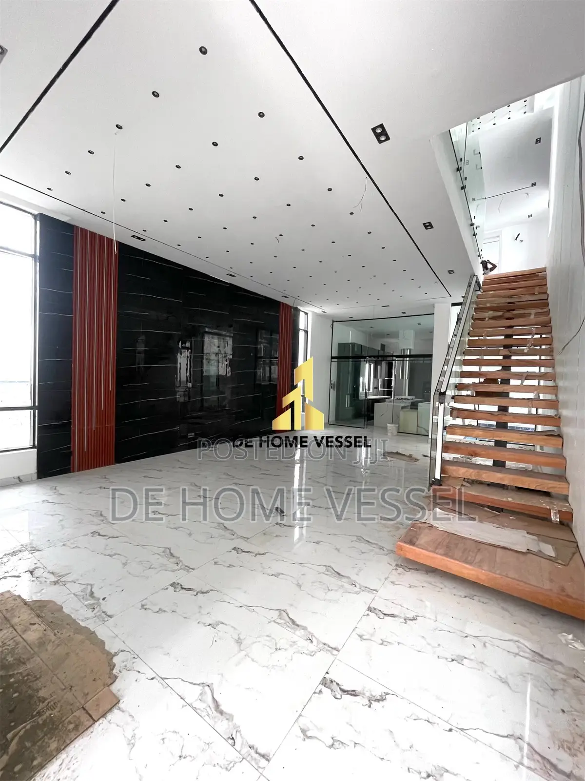 5bdrm Duplex in Chevron for sale