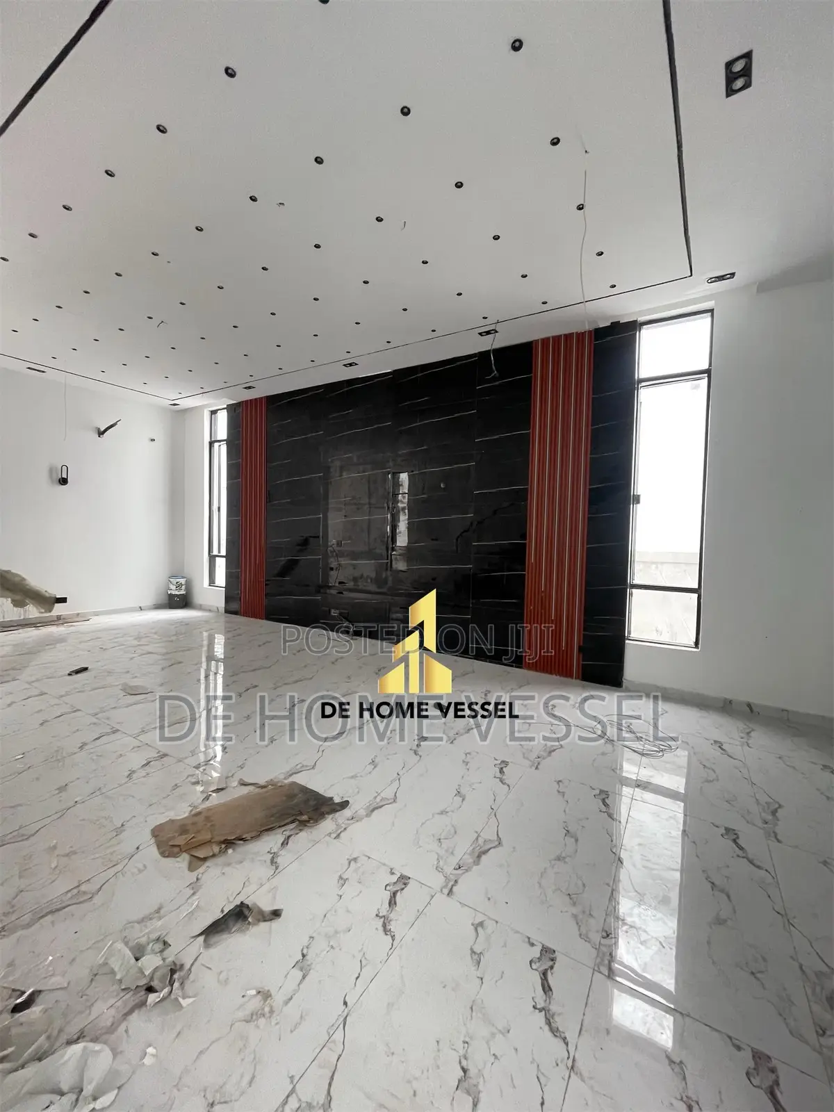5bdrm Duplex in Chevron for sale
