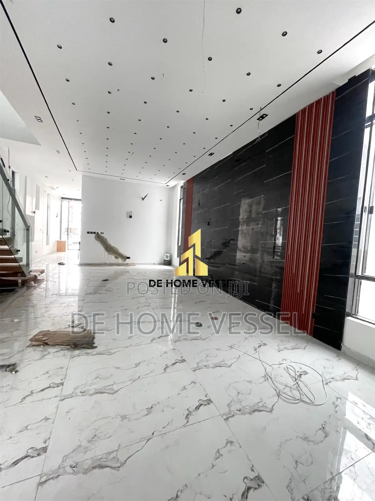 5bdrm Duplex in Chevron for sale