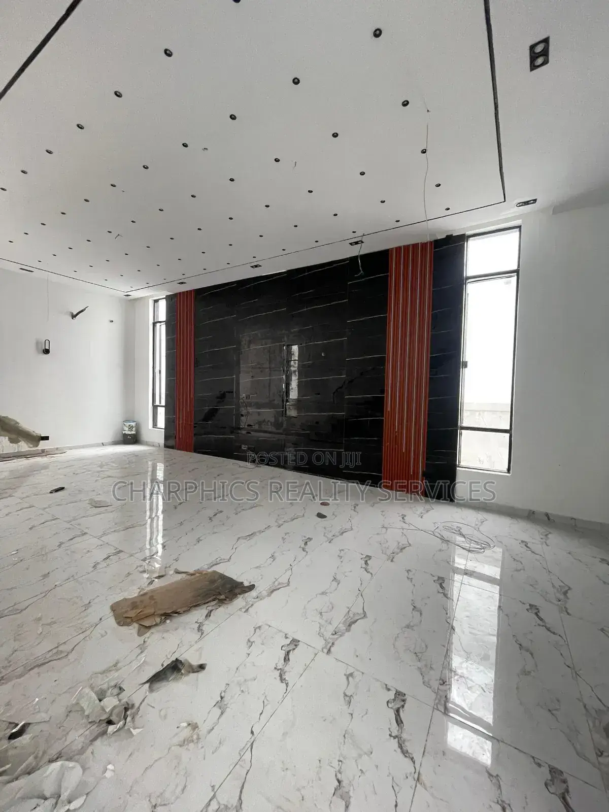 5bdrm Duplex in Chevron for sale