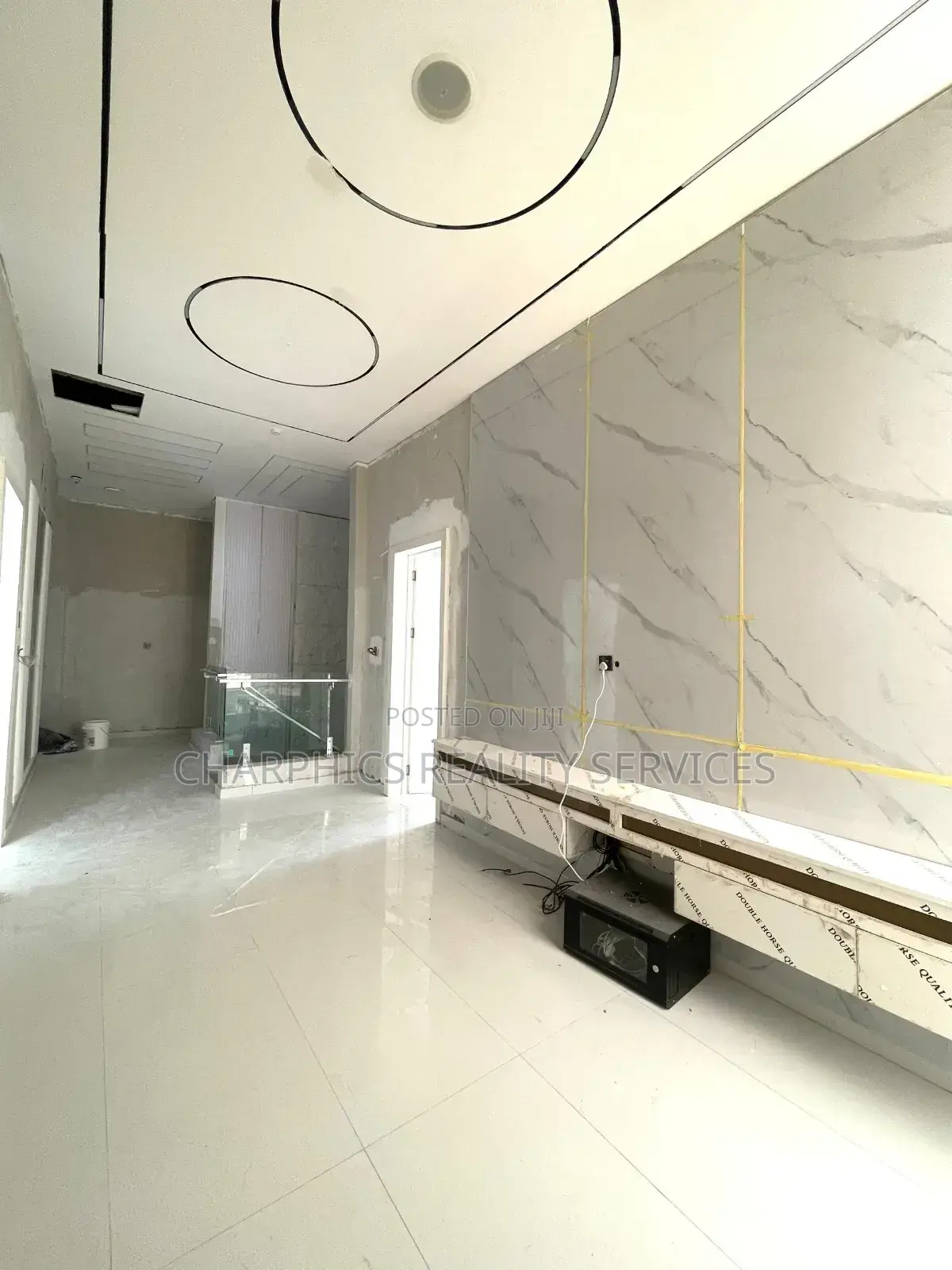 5bdrm Duplex in Chevron for sale