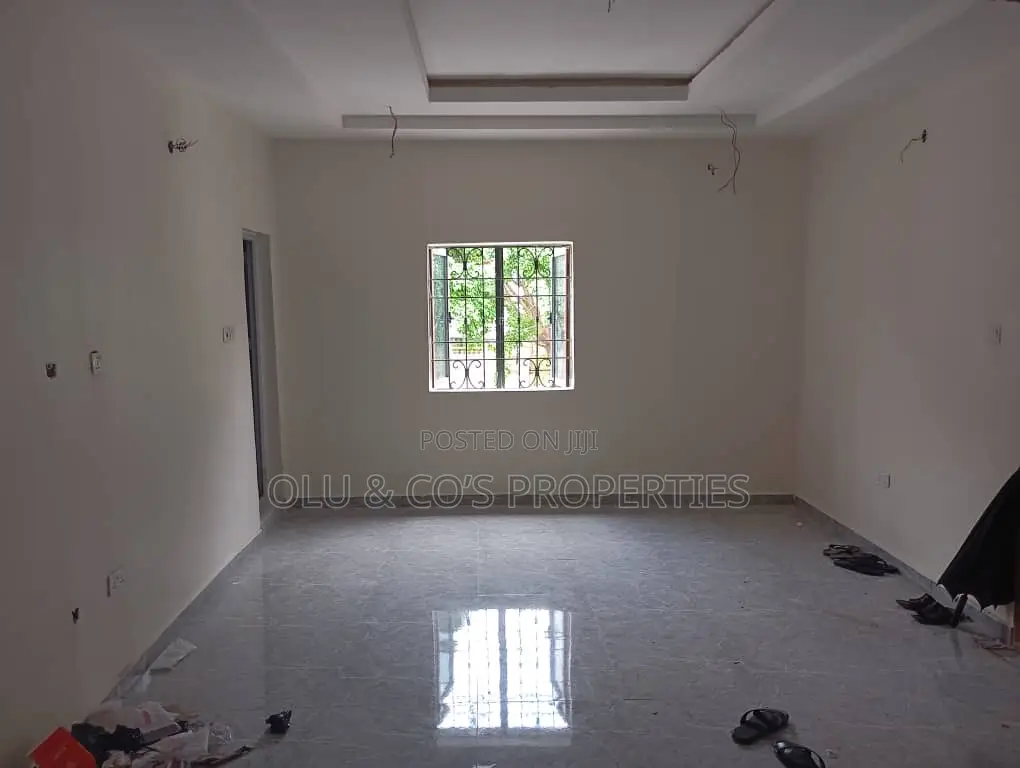 1bdrm Block of Flats in Garki Old Cbn for rent