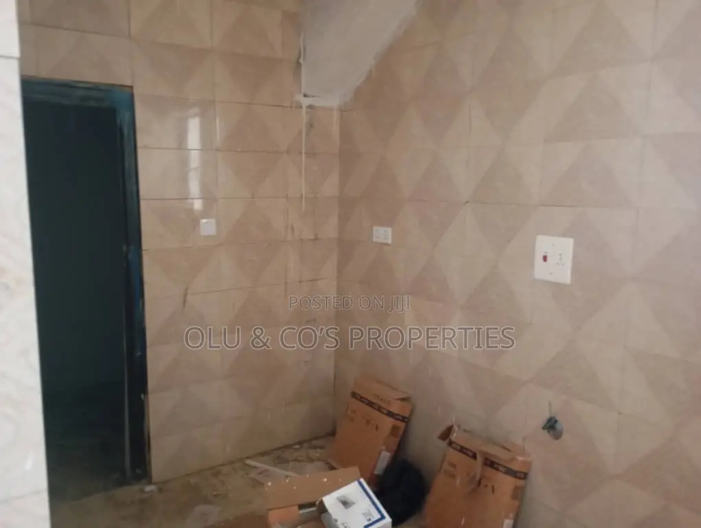 1bdrm Block of Flats in Garki Old Cbn for rent
