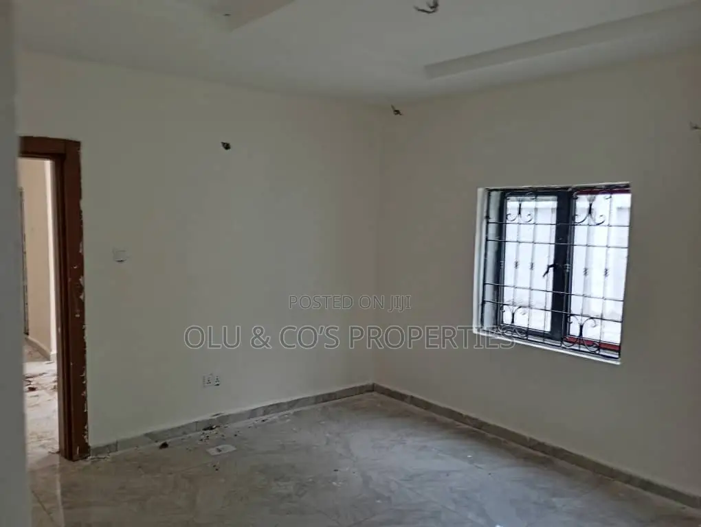1bdrm Block of Flats in Garki Old Cbn for rent