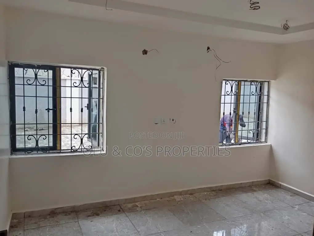 1bdrm Block of Flats in Garki Old Cbn for rent