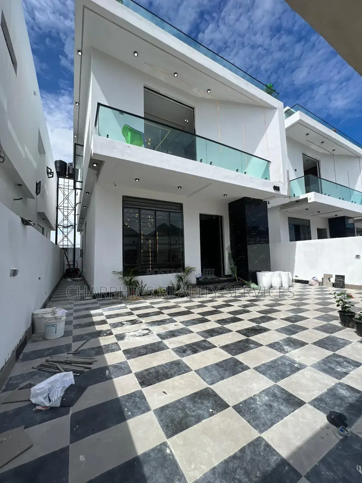 5bdrm Duplex in Lekki Phase 2 for sale