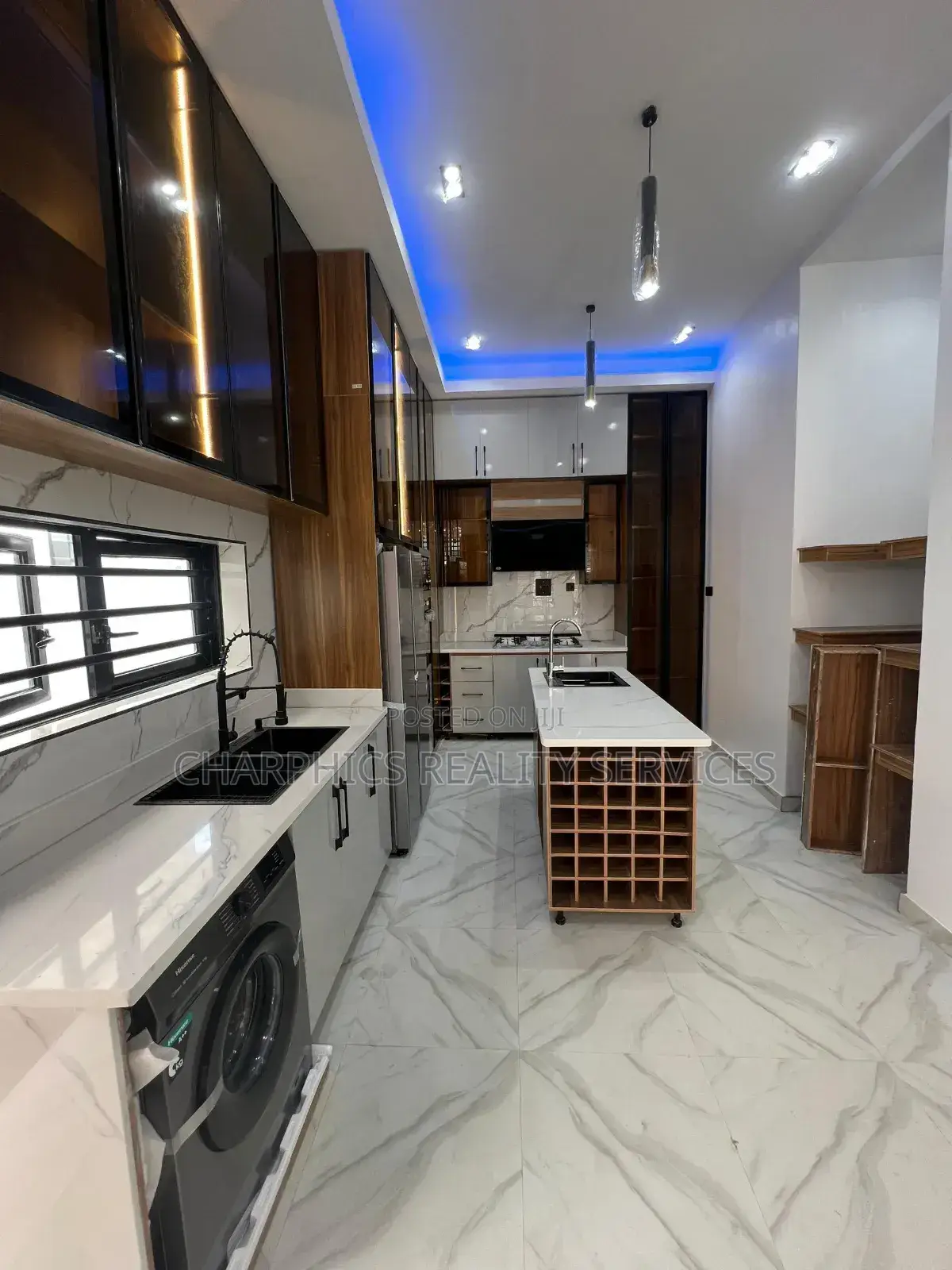 5bdrm Duplex in Lekki Phase 2 for sale