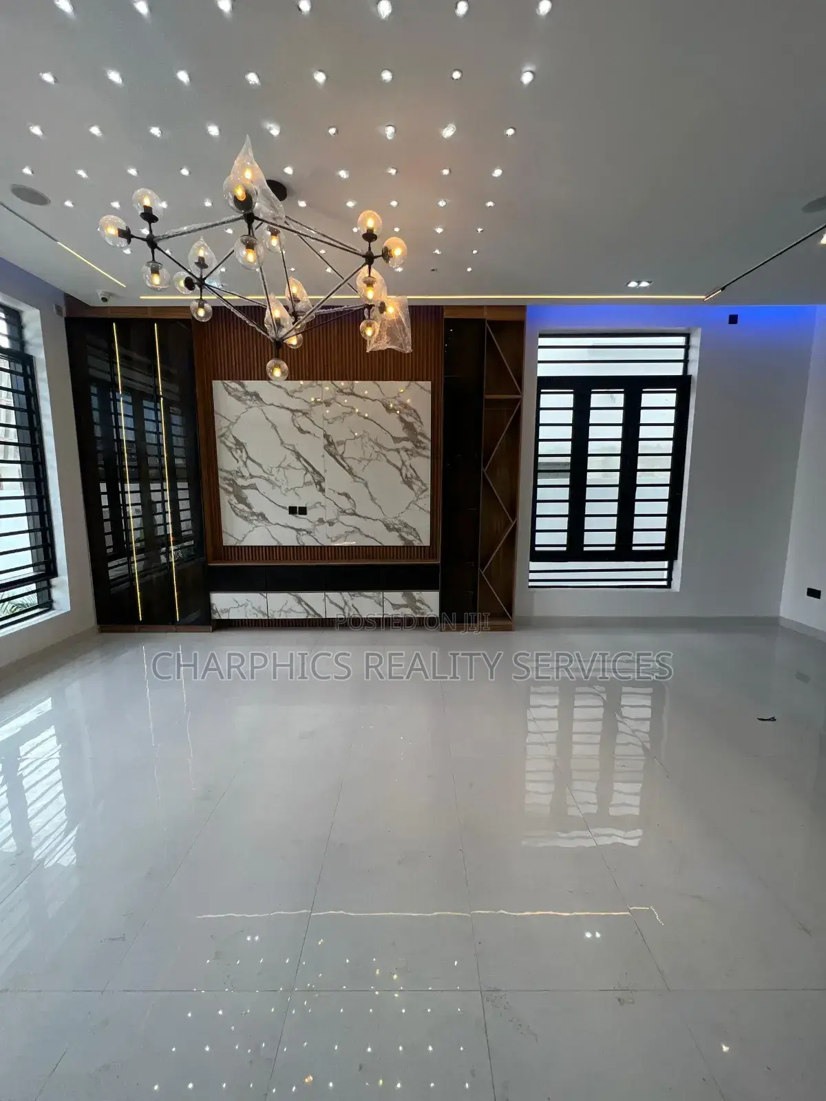 5bdrm Duplex in Lekki Phase 2 for sale