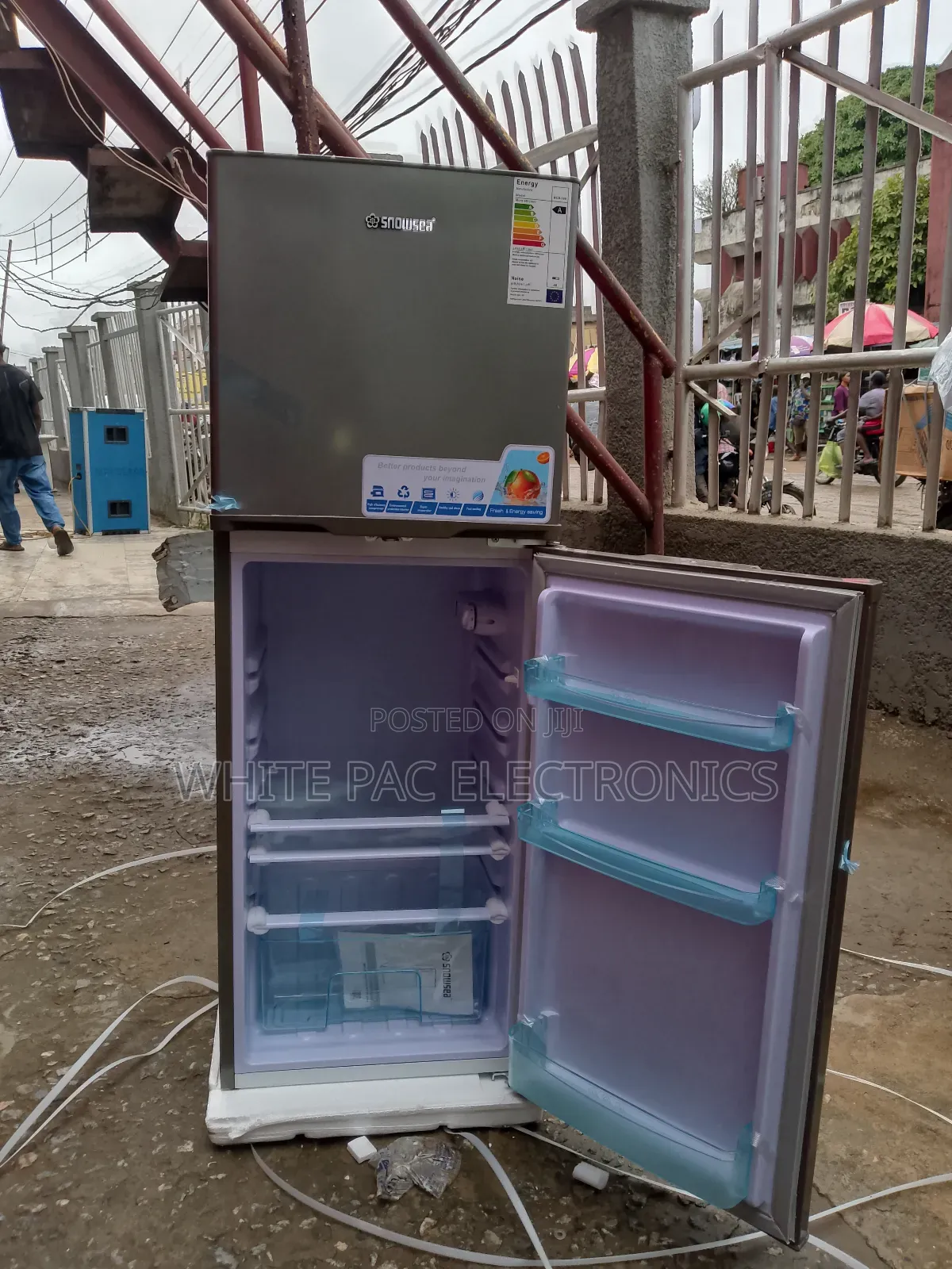 Snowsea 195-litre Double Door Fridge/Freezer Extra Freezing
