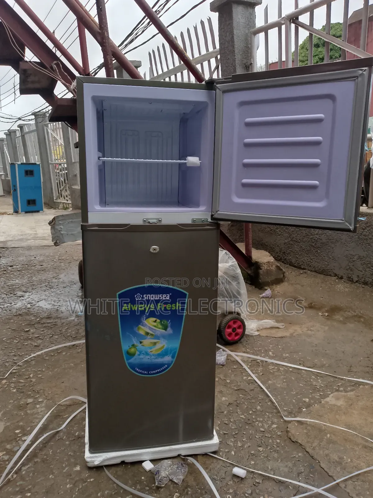 Snowsea 195-litre Double Door Fridge/Freezer Extra Freezing