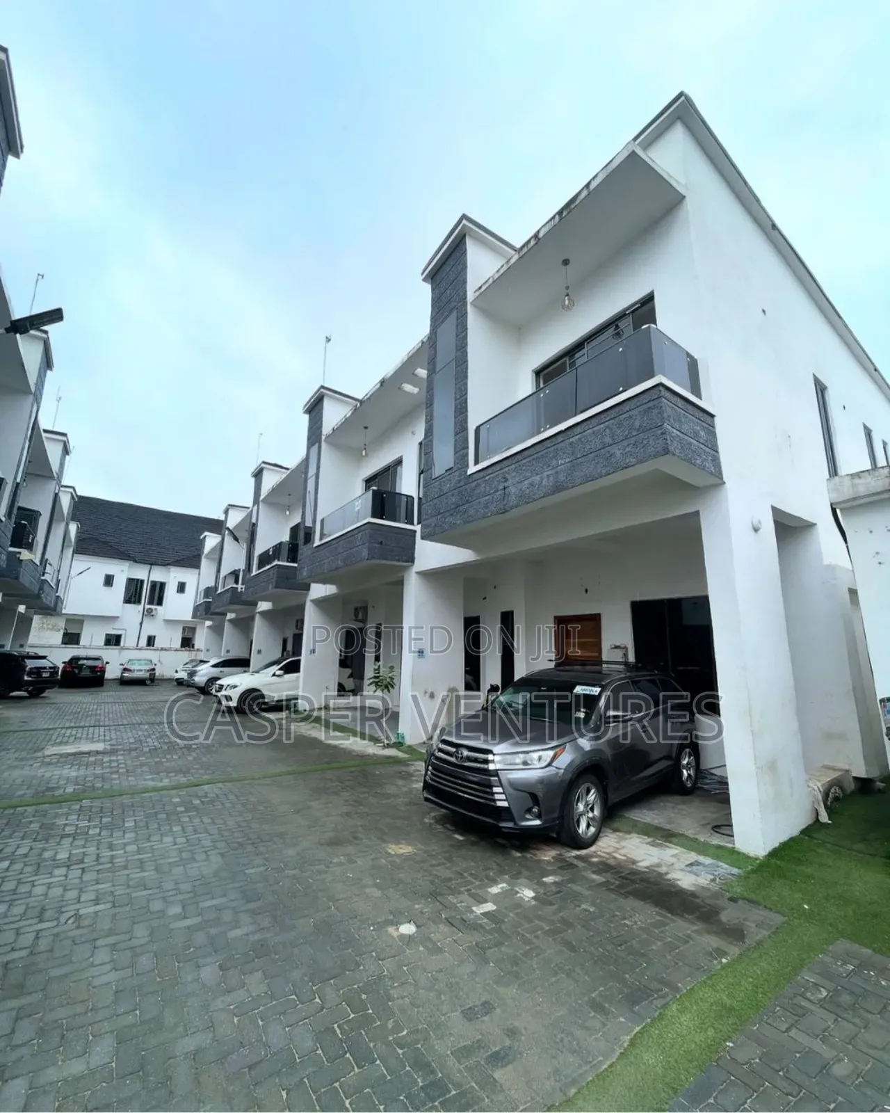 4bdrm Townhouse / Terrace in Ikota Villa for rent