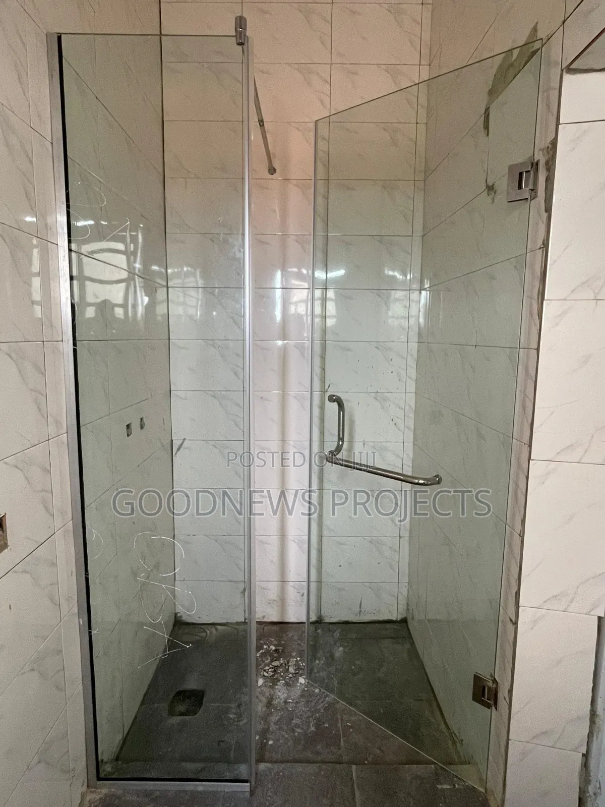 Hinged Bathroom Shower Glass