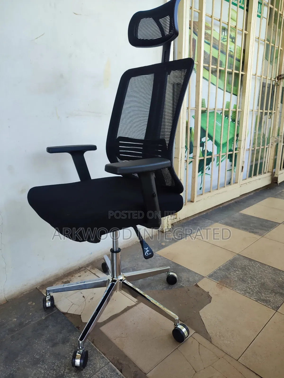Ergonomic Mesh /Fabric Office and Reading Swivel Chair