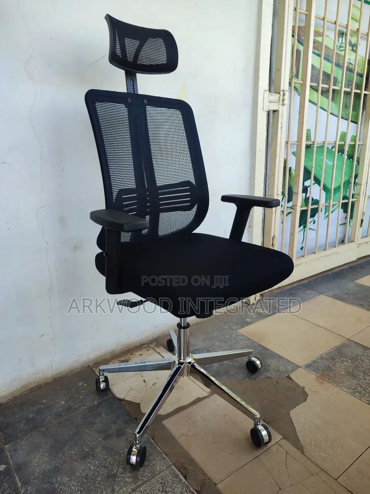 Ergonomic Mesh /Fabric Office and Reading Swivel Chair